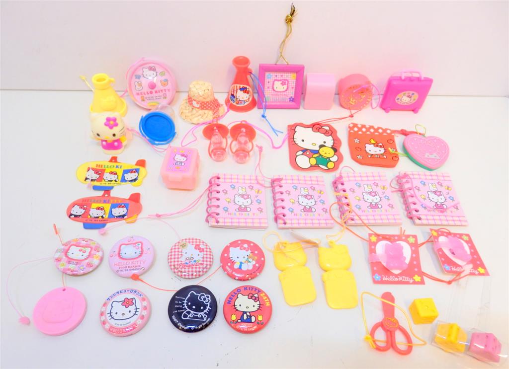 サンリオ昭和レトロ ハローキティ プレミアム＆お菓子のおまけ 12こ