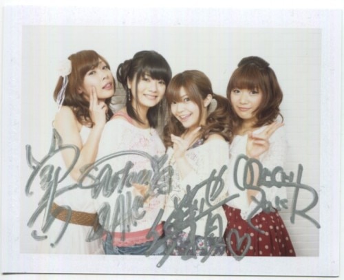 伊瀬茉莉也/明坂聡美/持月玲依/國立幸 直筆サイン入りポラロイド