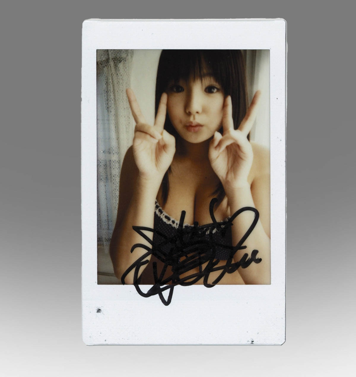 8598] 「篠崎愛 直筆サイン入りチェキ」