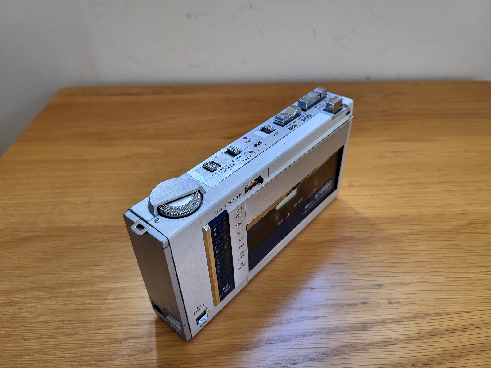 AIWA CS-J1 CASSETTE BOY ポータブル カセットプレーヤー ケース付き