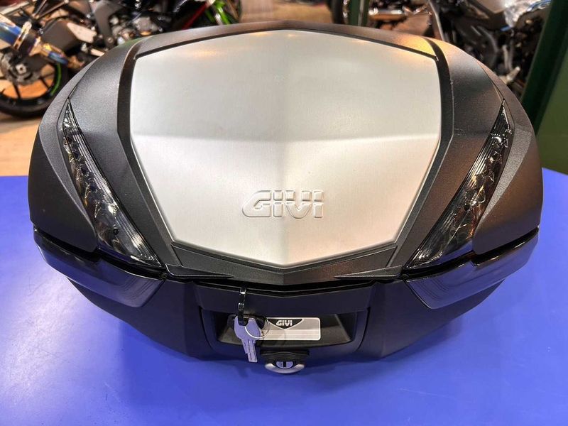 GIVI 人気 V47モノキートップケース Amazon | Givi V47 テックブラック
