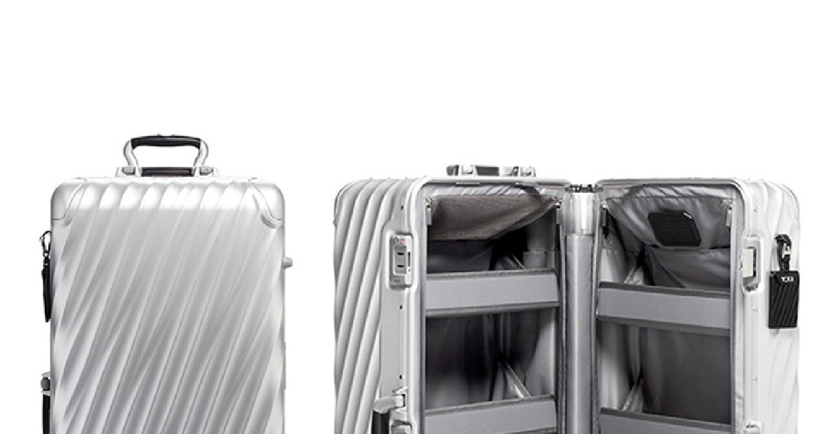 トゥミの最高峰ラインから新発想の縦長スーツケース。大容量で驚くほど