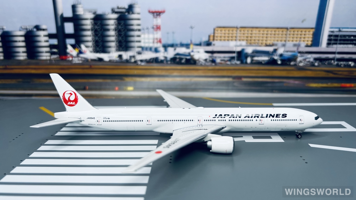 JAL 777-300 日本航空 ボーイングJA8945 ph 1:400 Phoenix-models