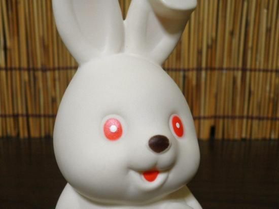 農協 ソフビ貯金箱 （ウサギ） - 「宝の森」昭和レトロ雑貨