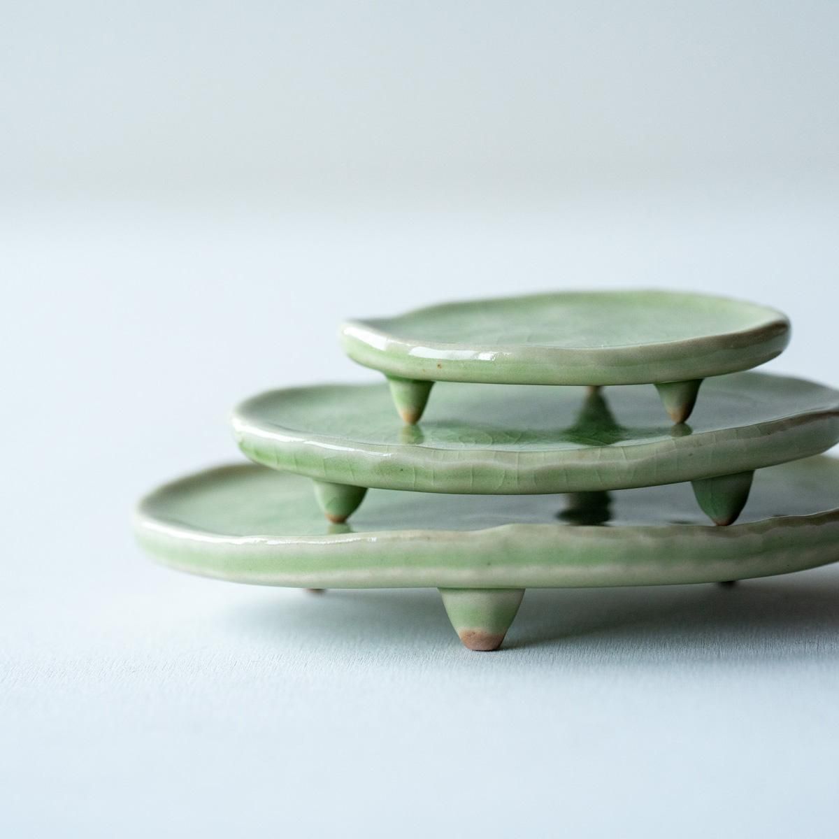 三足皿｜若草 - 石木花 オンラインストア｜小さな器に大きな自然｜盆栽