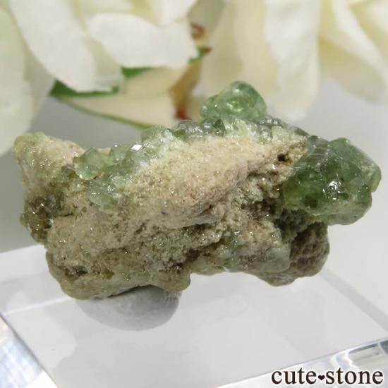 グリーンガーネット（デマントイド？）の母岩付き原石（パキスタン産