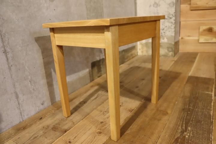 無印良品(MUJI)の人気のタモ材 サイドテーブルです！無垢ならではの