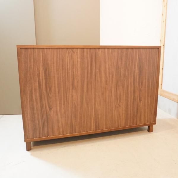 人気の無印良品(MUJI)のウォールナット材キャビネット・木製扉です