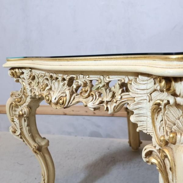 イタリアの老舗装飾家具メーカー SILIK(シリック)のダイニングテーブル