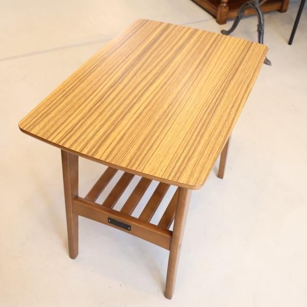 人気のkarimoku60(カリモク60) サイドテーブルです。レトロで使い勝手