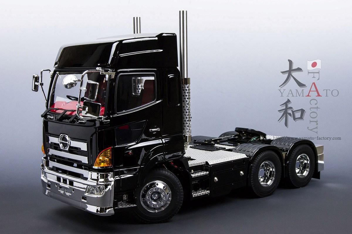 タミヤ1/14LESU日野キャビン加工中 タミヤ1/14LESU日野キャビン加工中