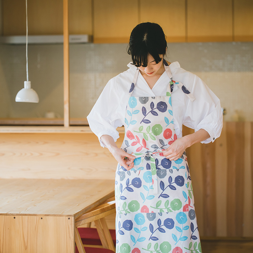 パターンファブリック：くるっとエプロン（camellia）| nunocoto fabric