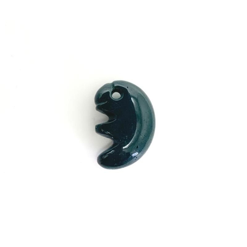 出雲石／碧玉 勾玉 中 AAA 獣型 】 出雲石 国産 花仙山 青めのう 緑 櫛