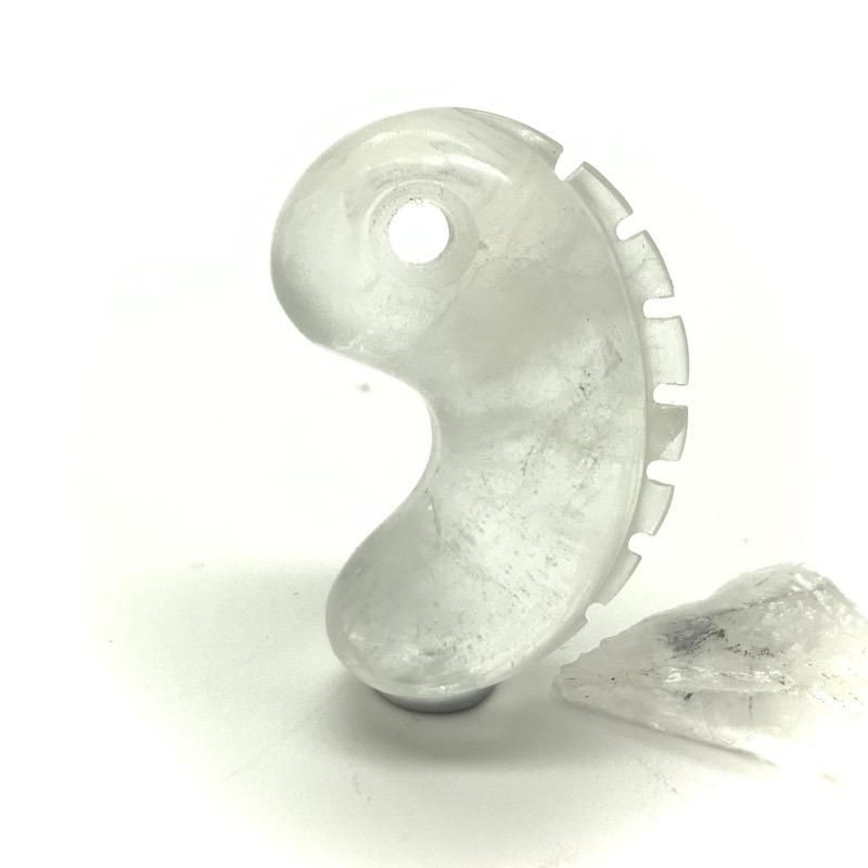 金峰山産水晶(山梨県/長野県) 勾玉 獣型 端材付 】 日本産 quartz