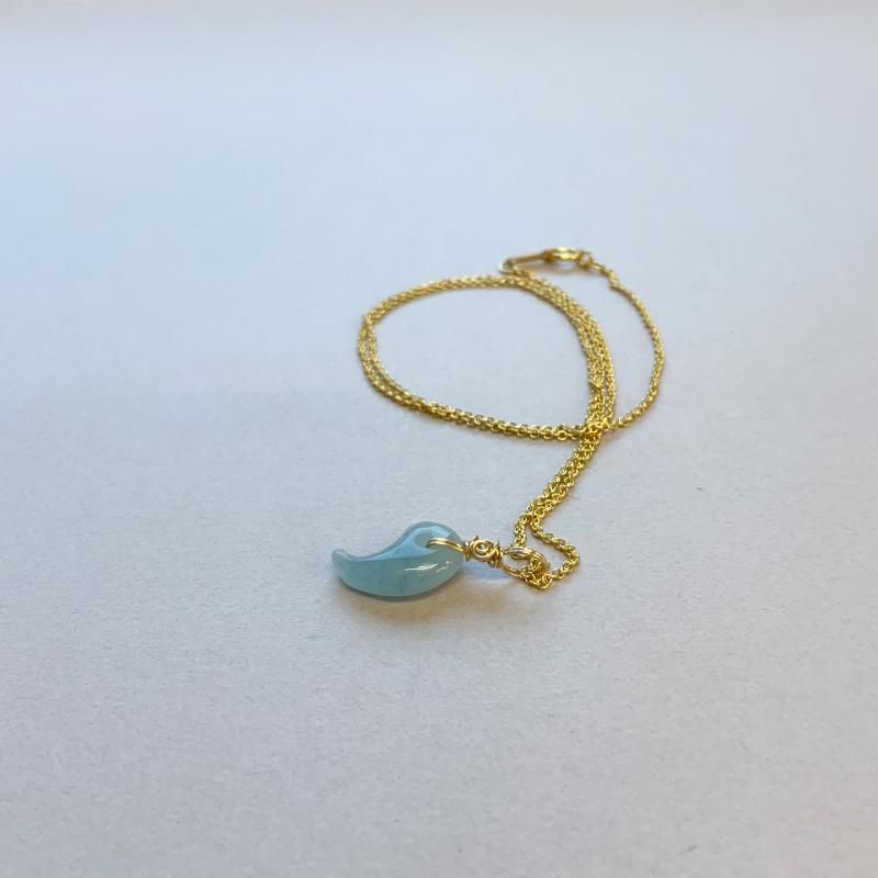 糸魚川翡翠 勾玉(ミニ) ワイヤーラップペンダント 14kgfチェーン