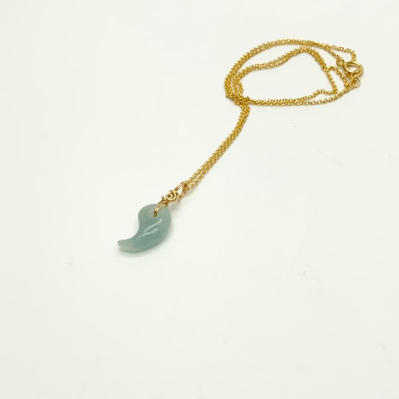 糸魚川翡翠 勾玉(ミニ) ワイヤーラップペンダント 14kgfチェーン