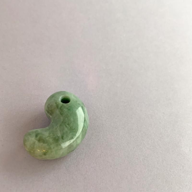 糸魚川翡翠(小滝産) 勾玉 】 国産 天然石 糸魚川産翡翠 ひすい ヒスイ