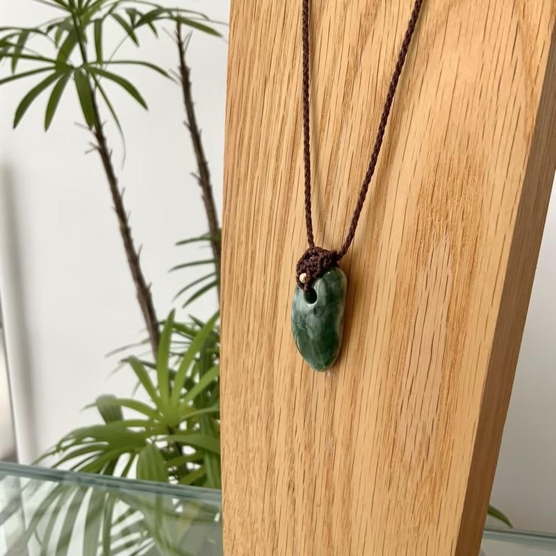 糸魚川翡翠 大珠 マクラメ編みペンダント 】 国産 天然石 糸魚川翡翠