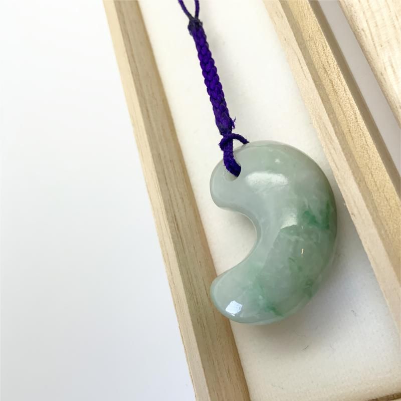 糸魚川翡翠 勾玉 巴型 】 国産 天然石 糸魚川産翡翠 ひすい ヒスイ