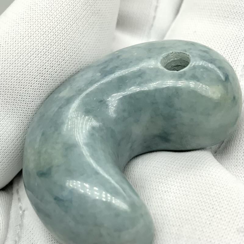 糸魚川翡翠(青翡翠)入りコン沢産 勾玉 巴型 】 青翡翠 国産 天然石