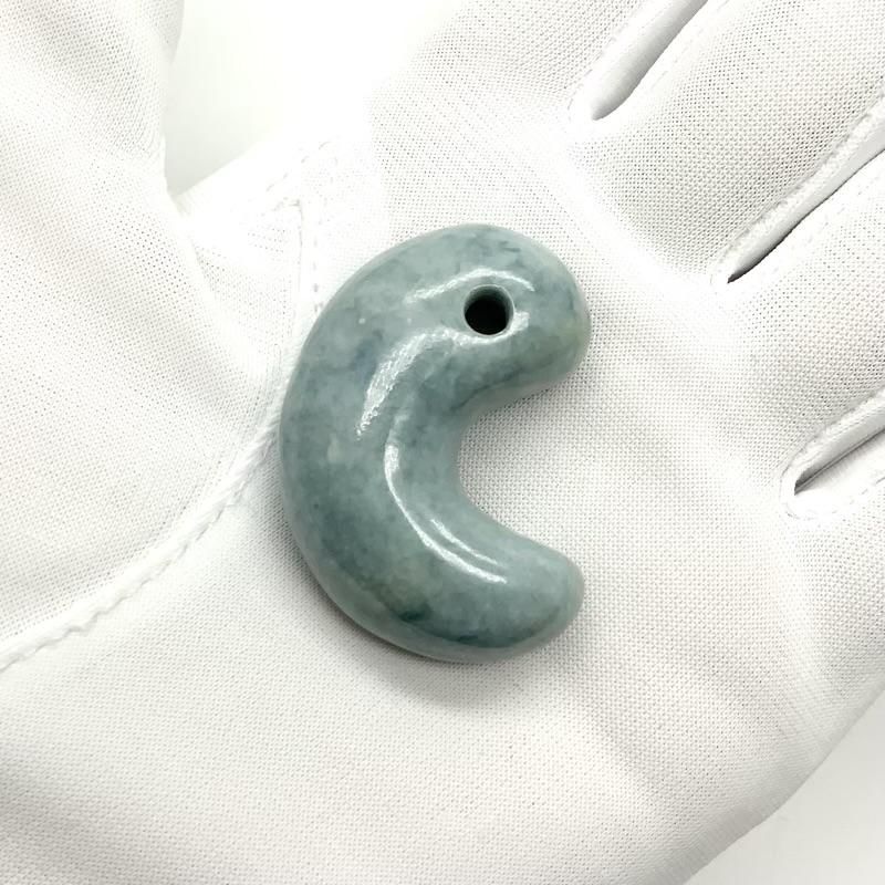 糸魚川翡翠(青翡翠)入りコン沢産 勾玉 巴型 】 青翡翠 国産 天然石