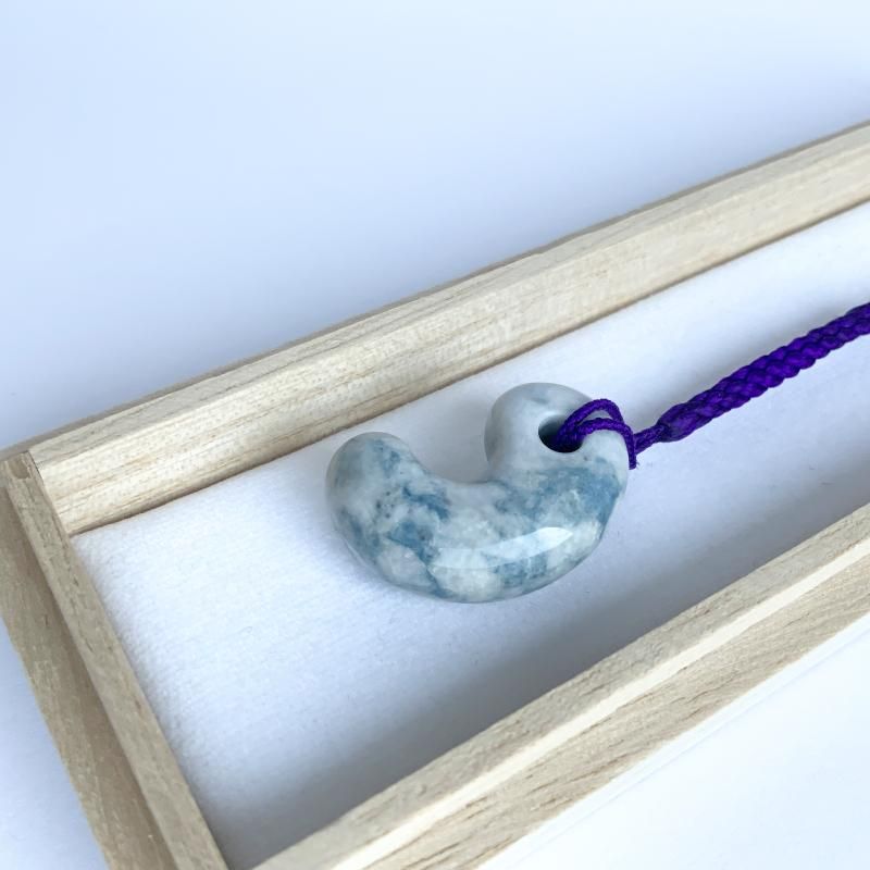 糸魚川翡翠(横川産) 青色 勾玉 巴型 】 国産 天然石 糸魚川産翡翠