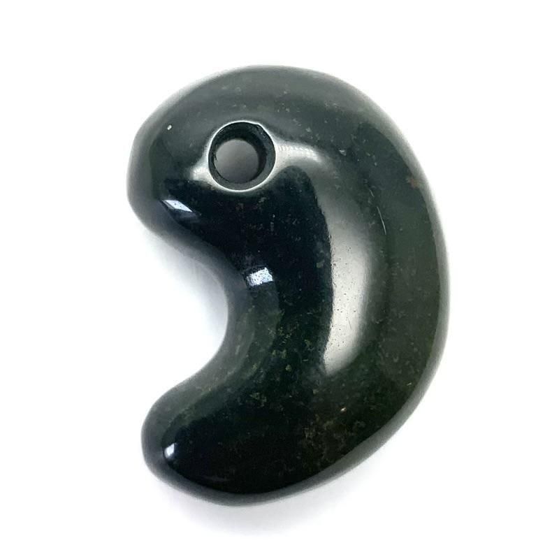 出雲石／碧玉 勾玉 中 A 巴型 】 | めのうの店川島【公式通販】創業