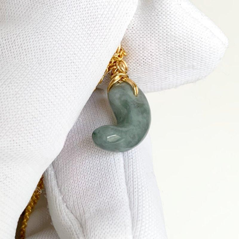 青緑入り✳小滝産原石切出し極上品質 本物の糸魚川翡翠勾玉 機械鑑定付