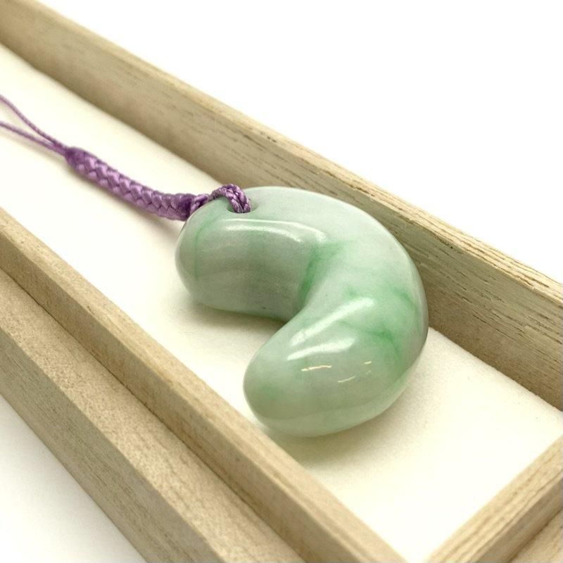 糸魚川翡翠 勾玉 巴型 】 国産 天然石 糸魚川産翡翠 ひすい ヒスイ