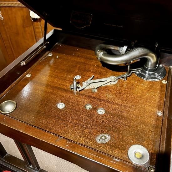 卓上蓄音機ビクトローラVV1-90 | おしゃれな卓上型蓄音器 - 蓄音機とSP