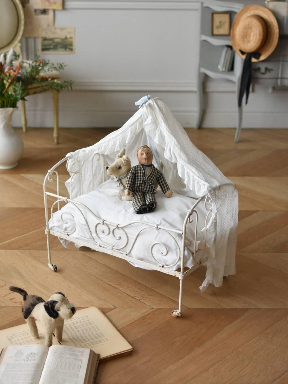 フランスアンティーク家具 アイアンドールベッド.6 フレンチディスプレイ