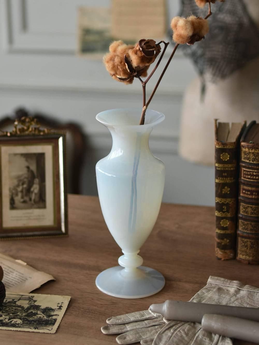 アウトレット フランスヴィンテージ オパリンガラスのフラワーベースA