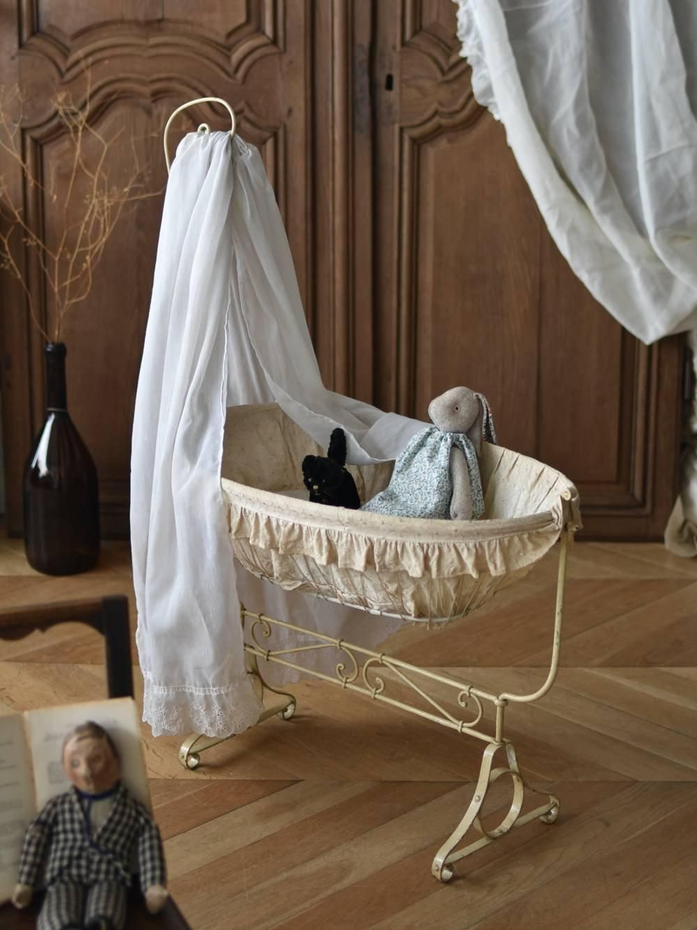 海外作家様♡アンティークレースカゴ装飾ドールベッド 海外作家様