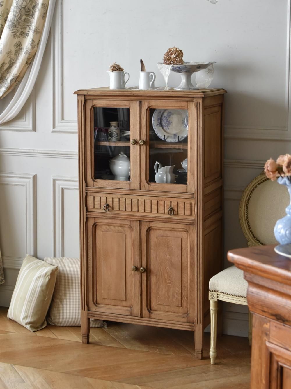 キャビネット アンティーク風 飾り棚 アンティーク風 チーク無垢材