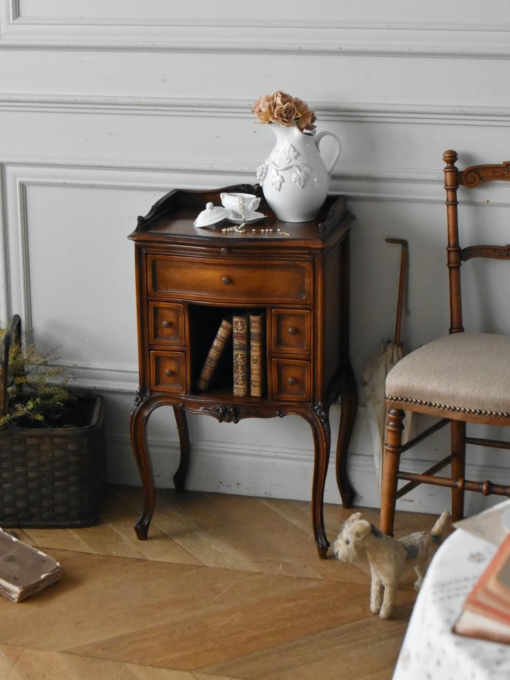 ② フランスベッド ヨーロピアン クラシカル ナイトテーブル