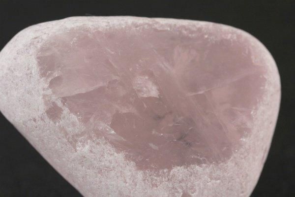 ローズクォーツ(紅石英) 原石 磨き 58g｜天然石 通販キラリ石