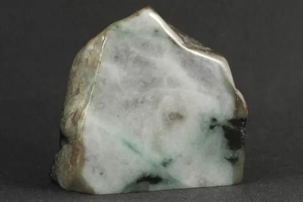 ミャンマー産 翡翠 原石 磨き 274g｜天然石 通販キラリ石