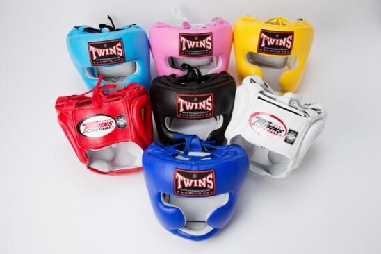 TWINS ヘッドガード Lサイズ - ボクシンググローブ、ムエタイ、キック