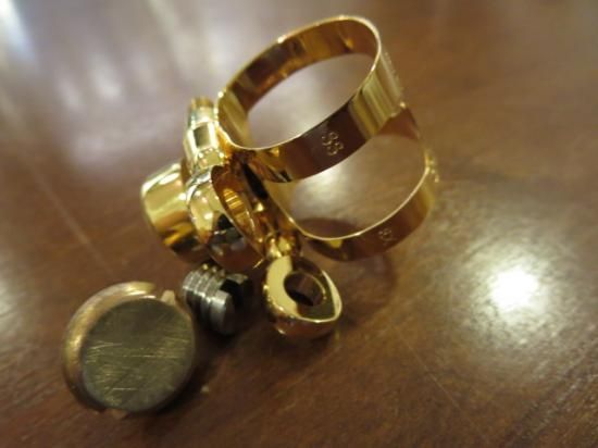 ブルズアイ ソプラノサックス用リガチャー サテン仕上げ 順締め