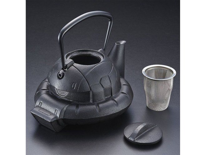 ザク」の頭部が“南部鉄器”鉄瓶に、ハロ＆アッガイの鉄魂とセットで