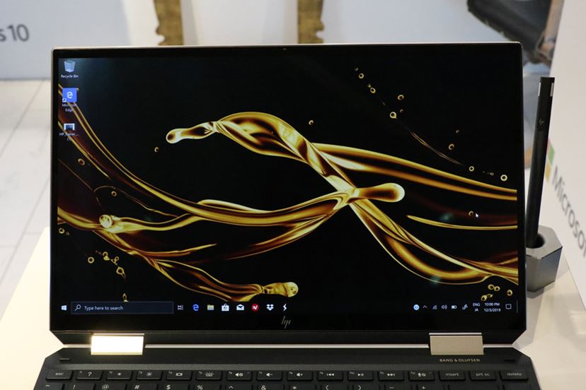 日本HP、世界最小の13.3型2in1「HP Spectre x360 13」と木を使った
