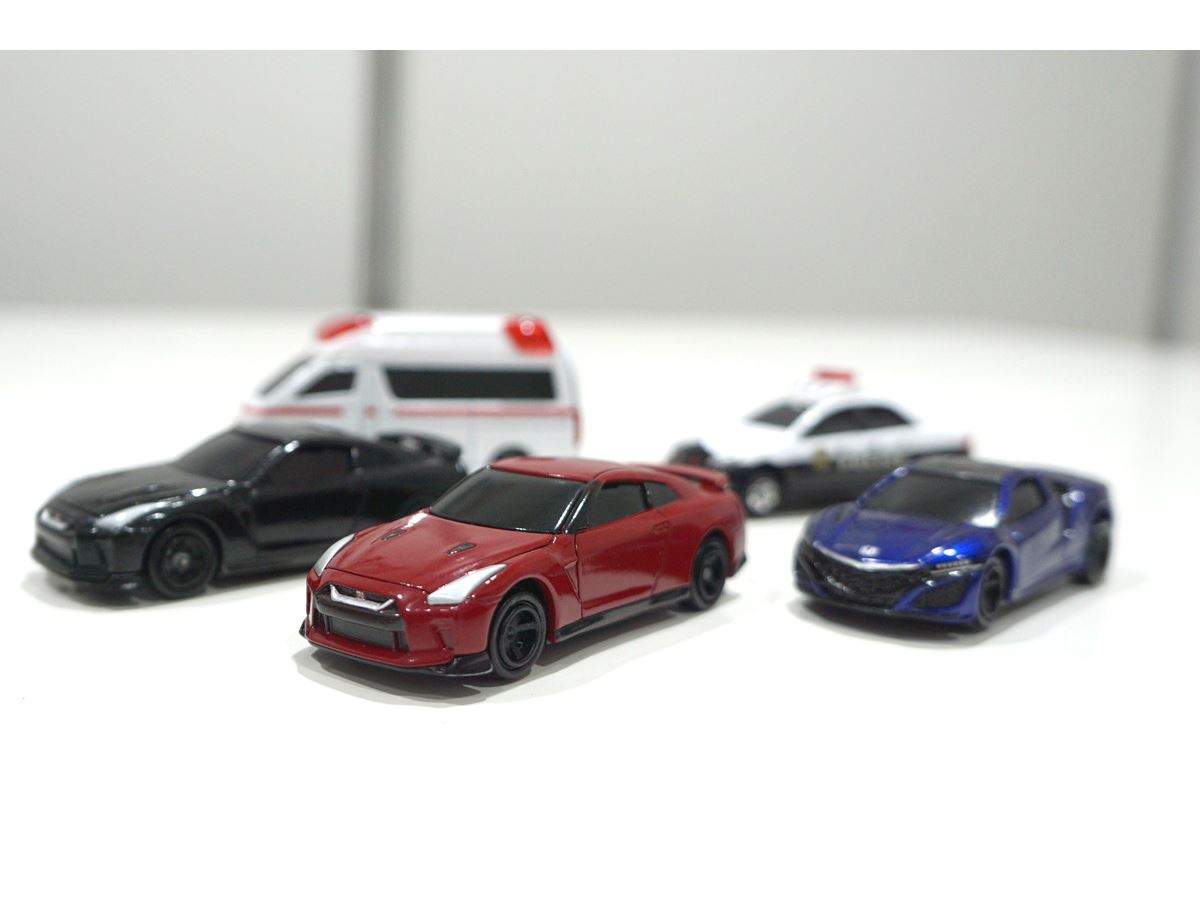 まさにトミカ革命！ エンジンの“音と振動“を体感できる、話題の