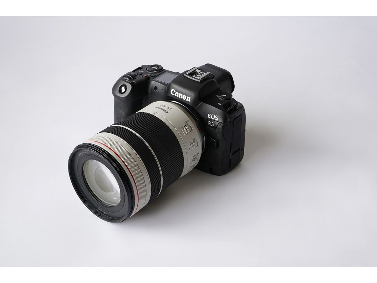 標準ズーム並みのサイズ感で話題！ キヤノンの望遠ズーム「RF70-200mm