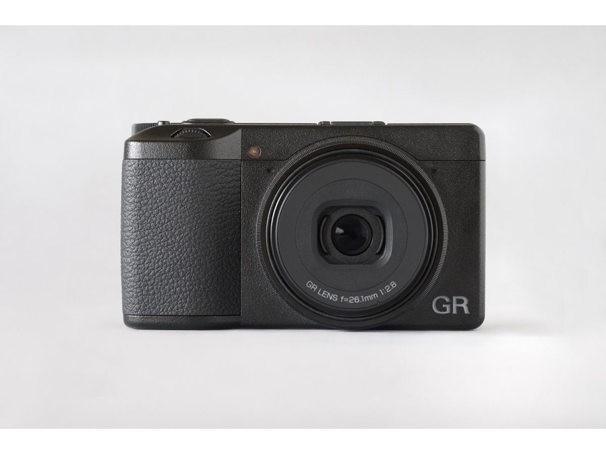 扱いやすい画角の“40mm GR” リコー「GR IIIx」ファースト