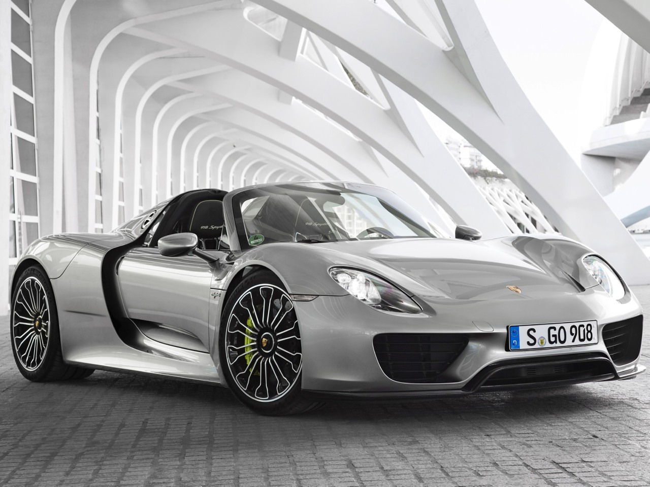 ポルシェ 918 スパイダーの価格・新型情報・グレード諸元 価格.com