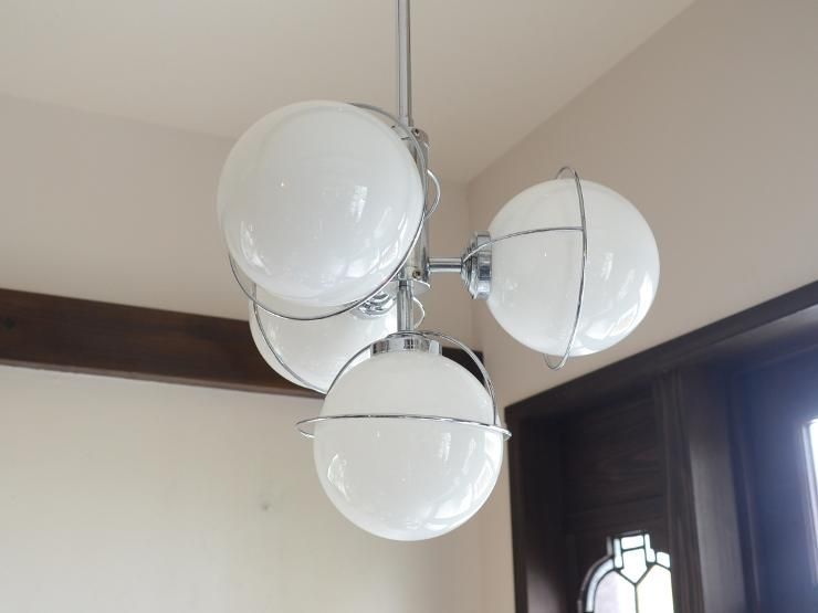 ヴィンテージデザイン ミルクガラス 4灯シャンデリア｜アンティーク