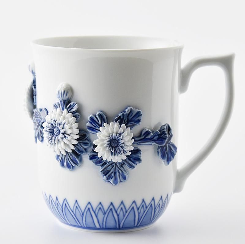 平戸菊花飾染付マグカップ - 三川内焼「平戸洸祥団右ヱ門窯