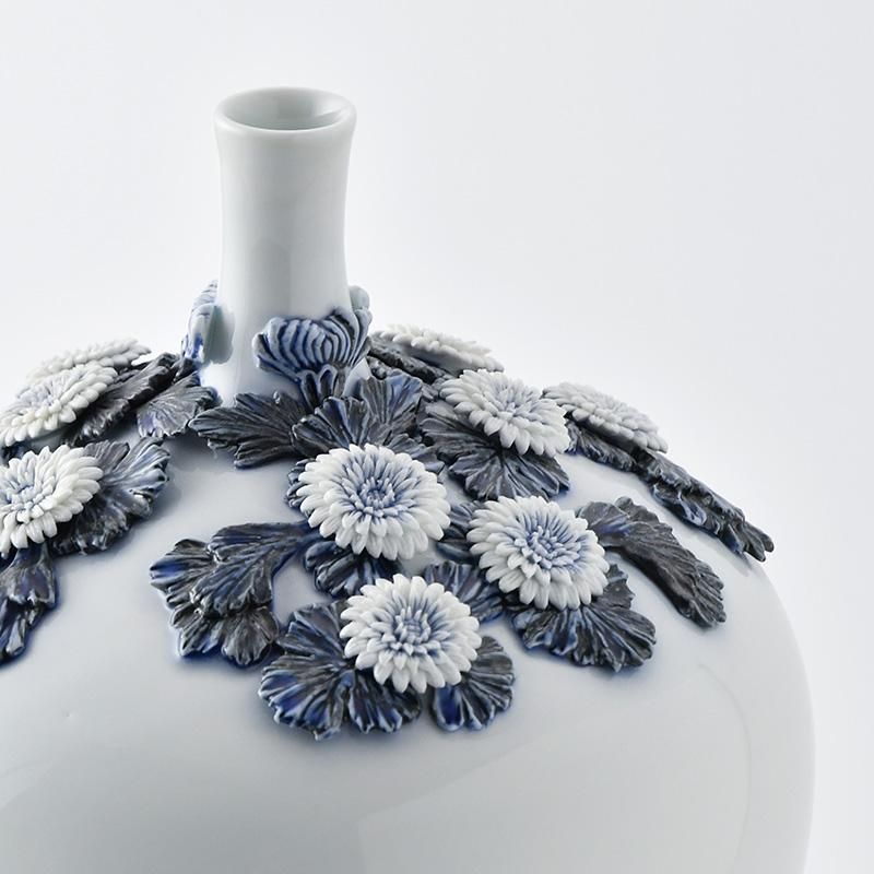 登り窯 平戸菊花飾鶴首染付花瓶 - 三川内焼「平戸洸祥団右ヱ門窯