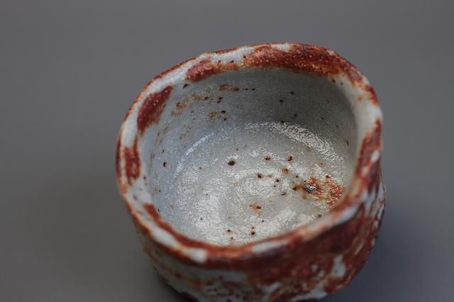 山口 真人 「 赤志野ぐい吞 」 酒器 猪口 盃 - レトロ ＆アート空間