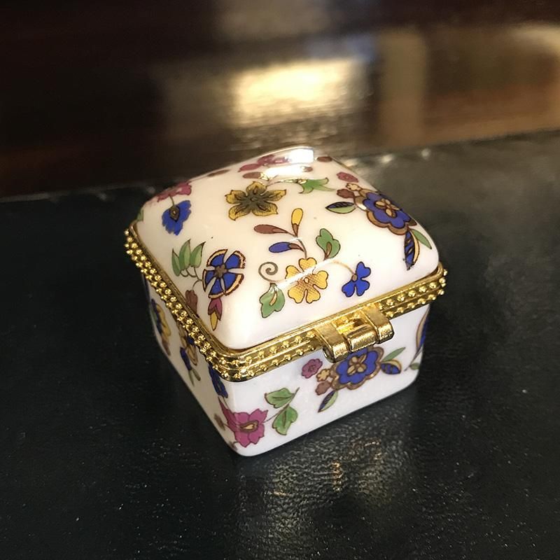 フランスリモージュ製 陶器じょうろの形の ピルケース リモージュ 風